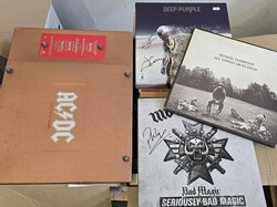  Pos._Schallplatten__große_Sammlung__Hard_Rock_u._Heavy_Metal__1980er_-_2000er__meist_hochpreisig__oft_m._Signatur__Zustand_VG___4_.JPG