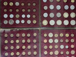  4_Plastik-Boxen_m._div._Münzen__insg._156_Stk.__u.a._Deutschland__Österreich__Spanien.JPG
