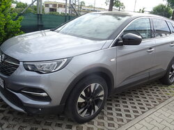 Opel_Grandland_X_Front-_Seitenansicht.JPG