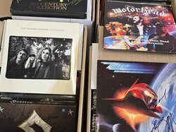  Pos._Schallplatten__große_Sammlung__Hard_Rock_u._Heavy_Metal__1980er_-_2000er__meist_hochpreisig__oft_m._Signatur__Zustand_VG___3_.JPG