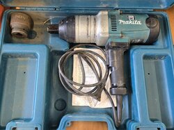 Schlagbohrer__Makita__TW1000__in_Koffer.JPG