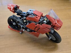  Lego-Modell_Ducati_V4R.JPG