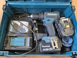 Akku-Schrauber__Makita__DHP485__m._Akkus_u._Ladegerät__in_Koffer.JPG