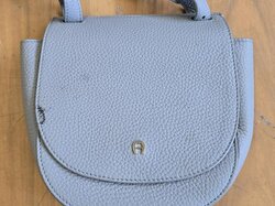 Handtasche__Aigner__grau__Stark_gebr..JPG
