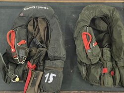  Behältnis_mit_Fliegerschwimmwesten.JPG