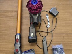Staubsauger__Dyson__m._Zub.__m._Ladekabel.JPG