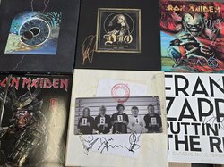  Pos._Schallplatten__große_Sammlung__Hard_Rock_u._Heavy_Metal__1980er_-_2000er__meist_hochpreisig__oft_m._Signatur__Zustand_VG___5_.JPG