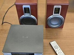  DVD-Microsystem__Philips__mit_zwei_Boxen__Fernbedienung_und_Netzteil.JPG