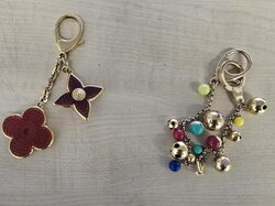  Taschenschmuck_und_Schlüsselanhänger_von_Louis_Vuitton.JPG