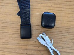 Fitness-Armband__Whoop_4.0__schwarz__m._Ladegerät_u._Kabel.JPG