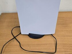  Sony__PS5__mit_Controller_und_Netzteil.JPG