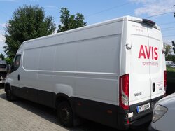 Iveco_Daily_Kastenwagen_Heck-_Seitenansicht.JPG