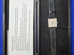 Armbanduhr__NOMOS__Handaufzug__m._Gravur.JPG