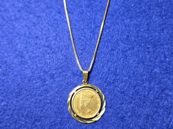 Halskette__m._Anh._Medaille_Nofretete__8K_u._14K_GG.JPG