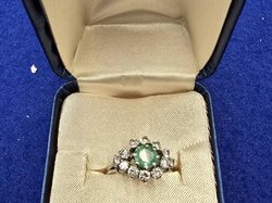  Ring__14_Karat_Weißgold_mit_kleinen_weißen_Brillant.JPG