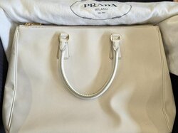 Handtasche__Prada__weiß__m._Staubbeutel_u._Karton.JPG