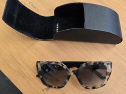 Sonnenbrille__Prada__in_Etui_Prada.JPG