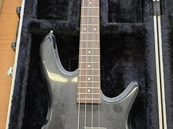  Bassgitarre__Ibanez__Soundgear__in_Koffer.JPG