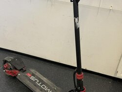  E-Scooter_Motus_10_pro.jpg