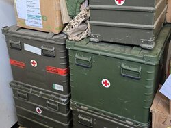 größere_Anzahl_von_Bundeswehrartikeln__u.a._Zarges-Kisten.JPG