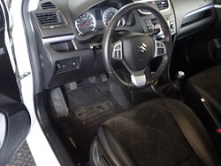  Suzuki_Swift__Innenraum.JPG