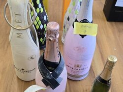versch._Fl._Champagner__u.a._Moet.JPG