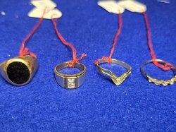 4_Ringe__1x_unedel__1x_14K__1x_18K__1x_19_2K_GG__m._div._Besatz.JPG