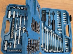  Werkzeugkoffer__Makita__m._div._Schraubenschlüsseln_und_Steckschlüssel-Sätzen__unvollst..JPG