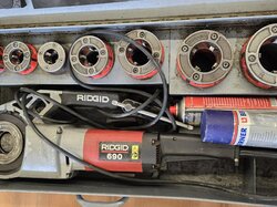 Gewindeschneidemaschine__Rigid_690__m._Zub.__in_Koffer.JPG